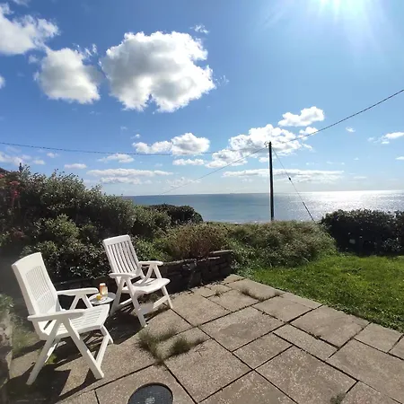3-bed Seaside Retreat - Parking & Garden *