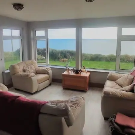 3-bed Seaside Retreat - Parking & Garden * Whitegate (Cork)